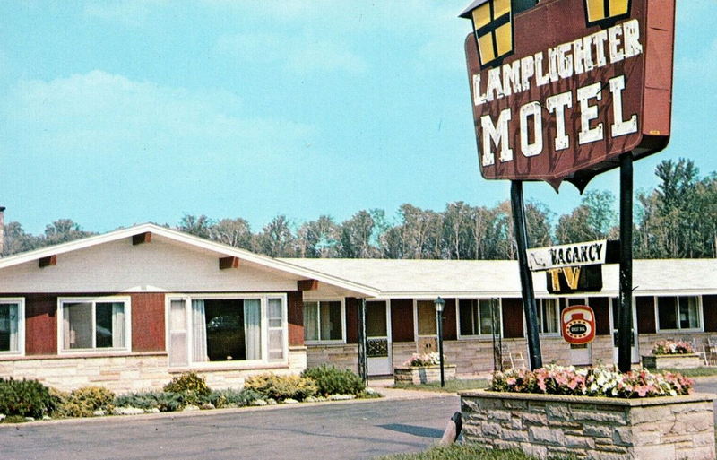 Lamplighter Motel - Old Postcard